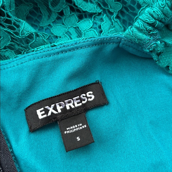 EXPRESS LACE SIDE CUTOUT RUFFLE DRESS - Picture 7 of 9